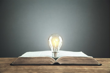 最近同学合伙想开个小店 网店也行 实体店也行 给点关于开店方面的策划 关于卖服装