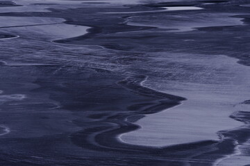 最近同学合伙想开个小店 网店也行 实体店也行 给点关于开店方面的策划 关于卖服装