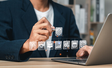 最近同学合伙想开个小店 网店也行 实体店也行 给点关于开店方面的策划 关于卖服装